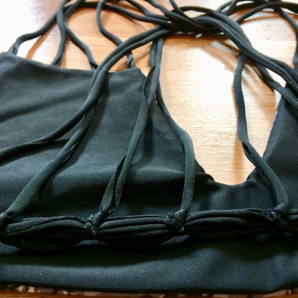SOLD 🌸 Reversible Strappy Bikini Top - Picture 6 of 8